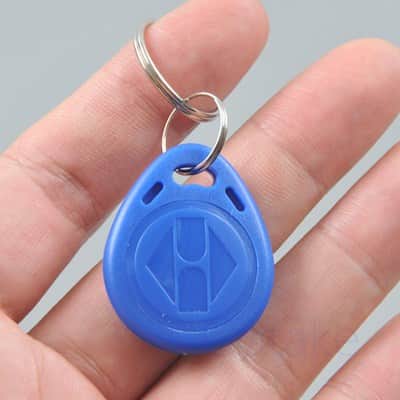 שכפול תגי קרבה וצ'יפים לדלתות ושעוני נוכחות